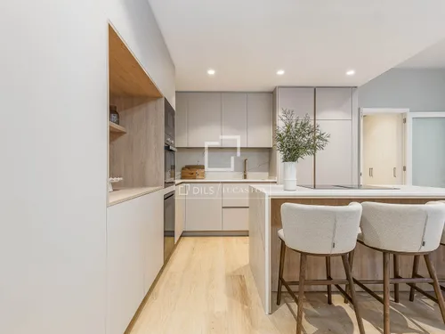 5 Bedrooms Apartment in Muntaner