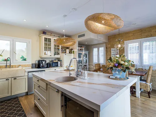 5 Bedrooms House / Villa in Ametler