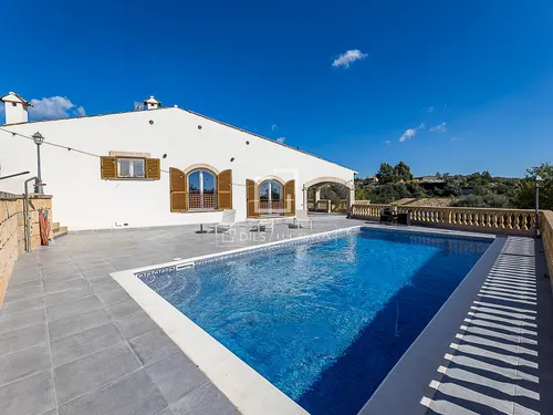 5 Bedrooms House / Villa in Ametler