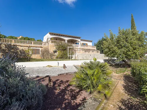 5 Bedrooms House / Villa in Ametler