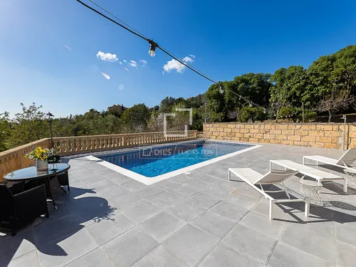 5 Bedrooms House / Villa in Ametler