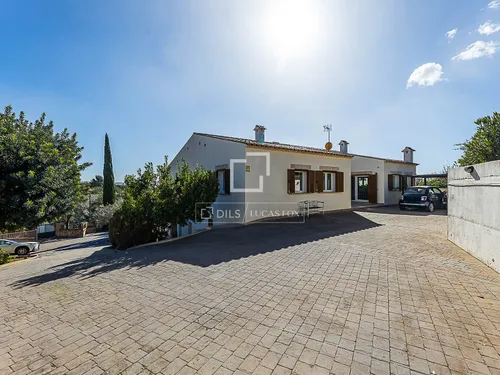 5 Bedrooms House / Villa in Ametler