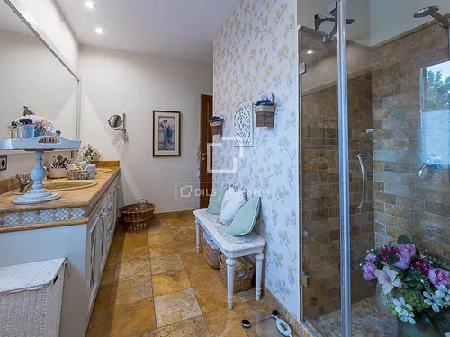 5 Bedrooms House / Villa in Ametler