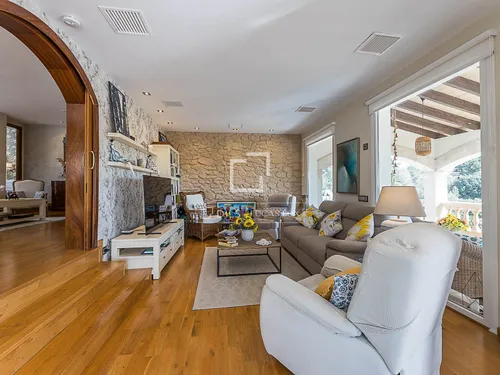 5 Bedrooms House / Villa in Ametler