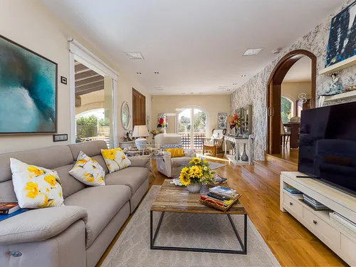 5 Bedrooms House / Villa in Ametler