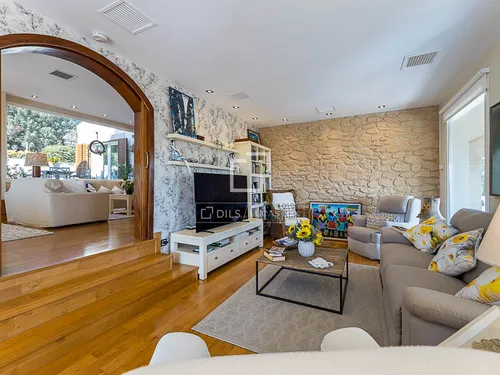 5 Bedrooms House / Villa in Ametler