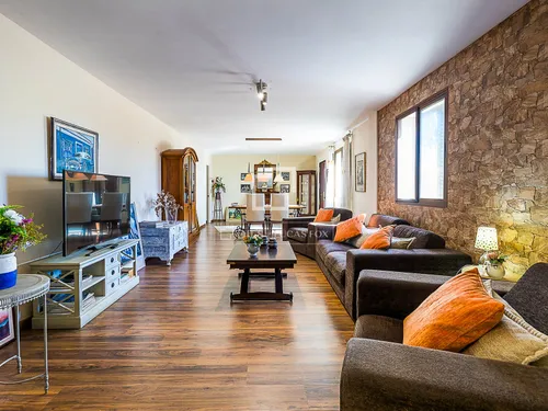 5 Bedrooms House / Villa in Ametler