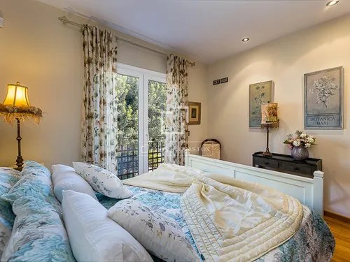 5 Bedrooms House / Villa in Ametler