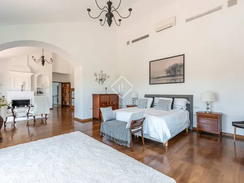 7 Bedrooms House / Villa in Calle Faisan