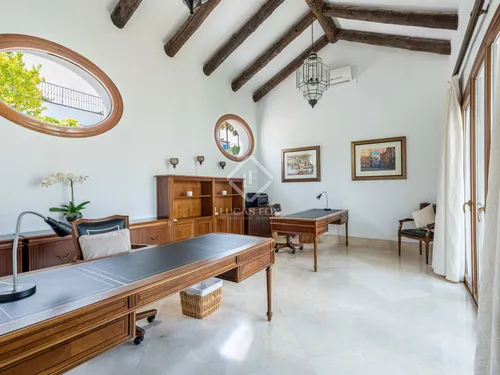 7 Bedrooms House / Villa in Calle Faisan