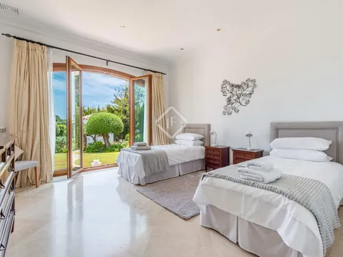 7 Bedrooms House / Villa in Calle Faisan