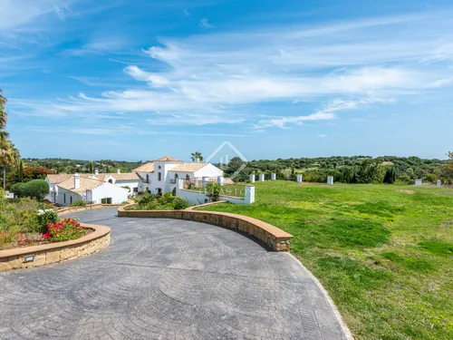 7 Bedrooms House / Villa in Calle Faisan