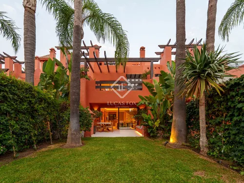 Elegant 4-bedroom refurbished townhouse in Marbella’s Golden Mile
