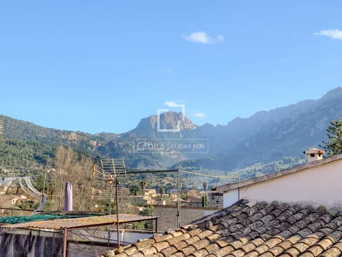 6 Bedrooms House / Villa in carrer de sa lluna