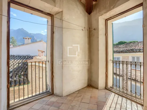 6 Bedrooms House / Villa in carrer de sa lluna