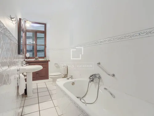 6 Bedrooms House / Villa in carrer de sa lluna