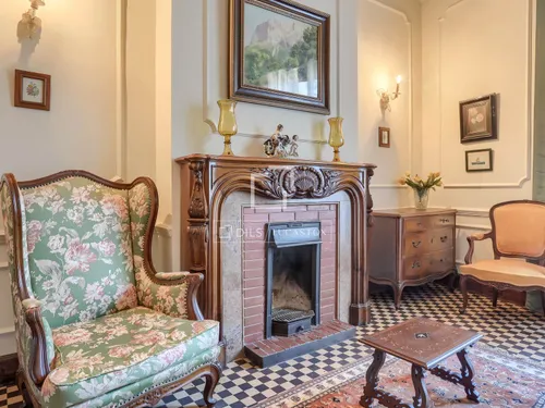 6 Bedrooms House / Villa in carrer de sa lluna