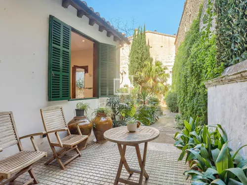 6 Bedrooms House / Villa in carrer de sa lluna