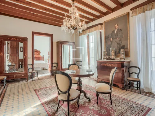 6 Bedrooms House / Villa in carrer de sa lluna