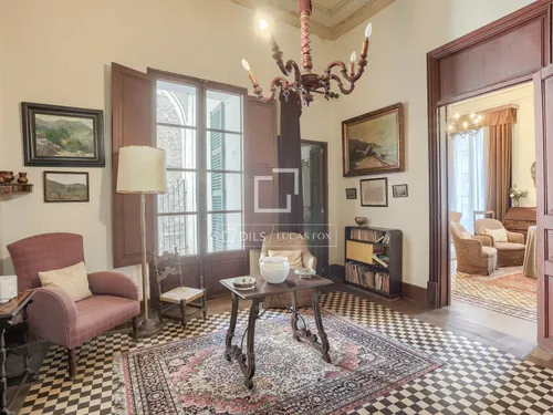 6 Bedrooms House / Villa in carrer de sa lluna