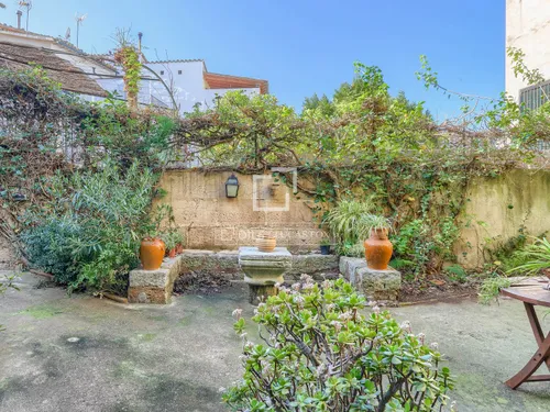 6 Bedrooms House / Villa in carrer de sa lluna