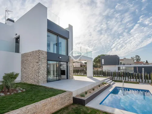 3 Bedrooms House / Villa in carrer de cas frare