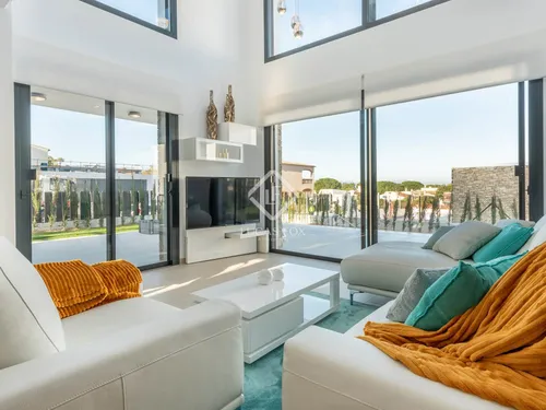 3 Bedrooms House / Villa in carrer de cas frare