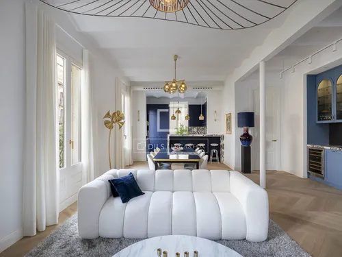 Renovated 183 m² apartment on Calle Girona, with 3 bedrooms, 3 bathrooms for sale in Eixample Right, the heart of Barcelona.