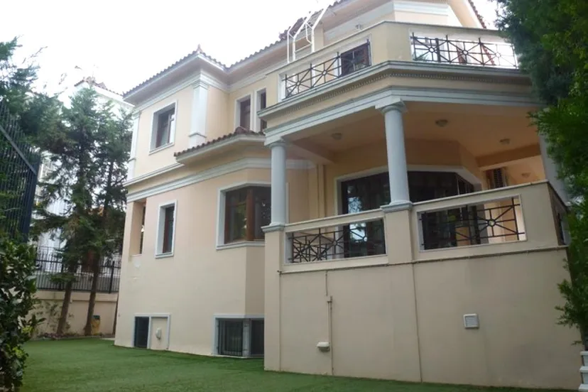 5 Bedroom Villa in Center