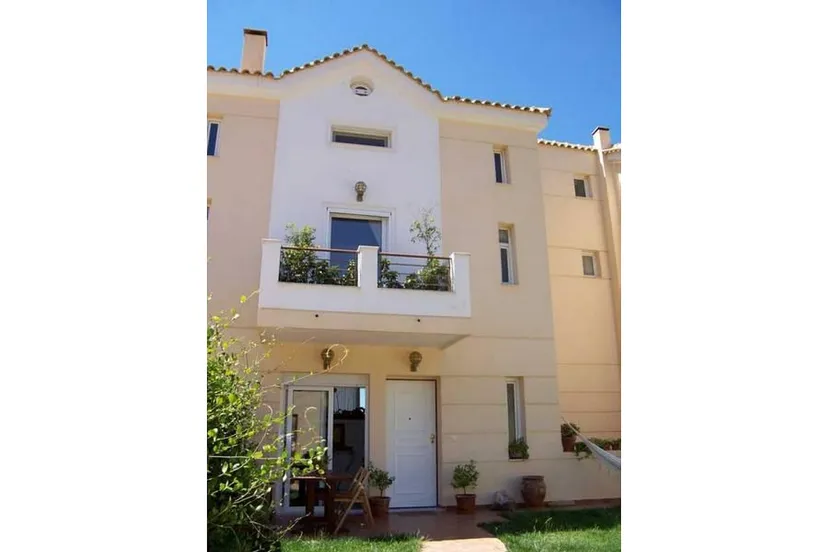 4 Bedroom House in Kavouri