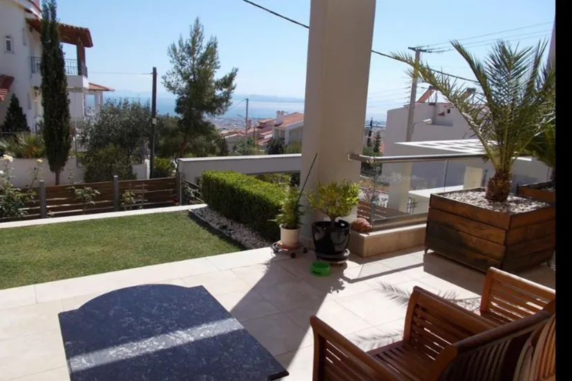 4 Bedroom House in Glyfada - center