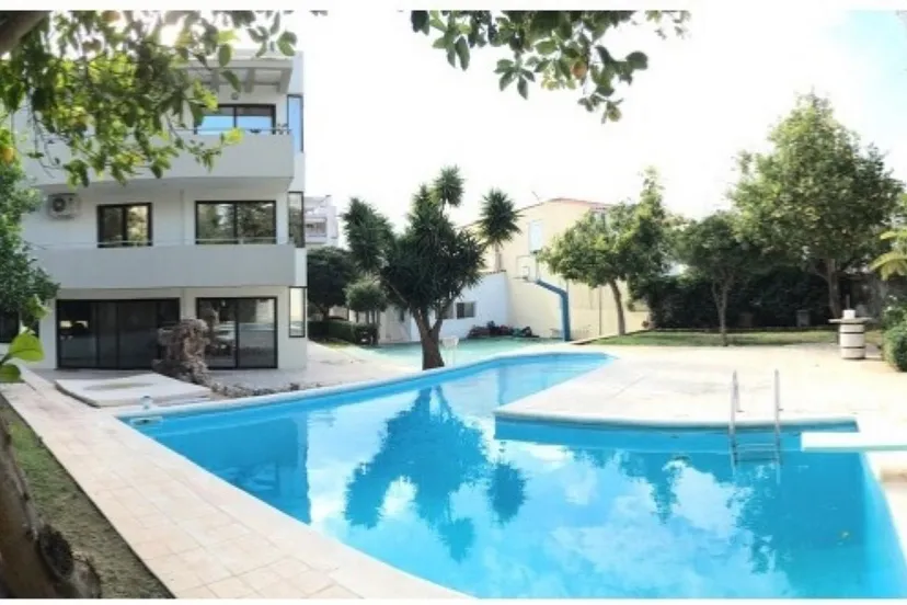 5 Bedroom House in Center