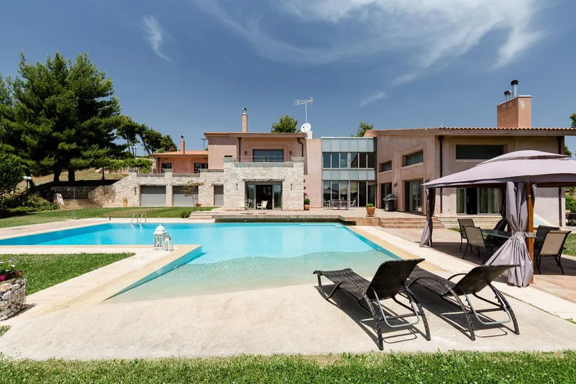 5 Bedroom Villa in Schinias