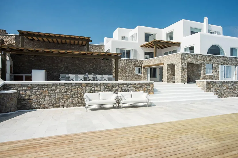 9 Bedroom Villa in Psarrou