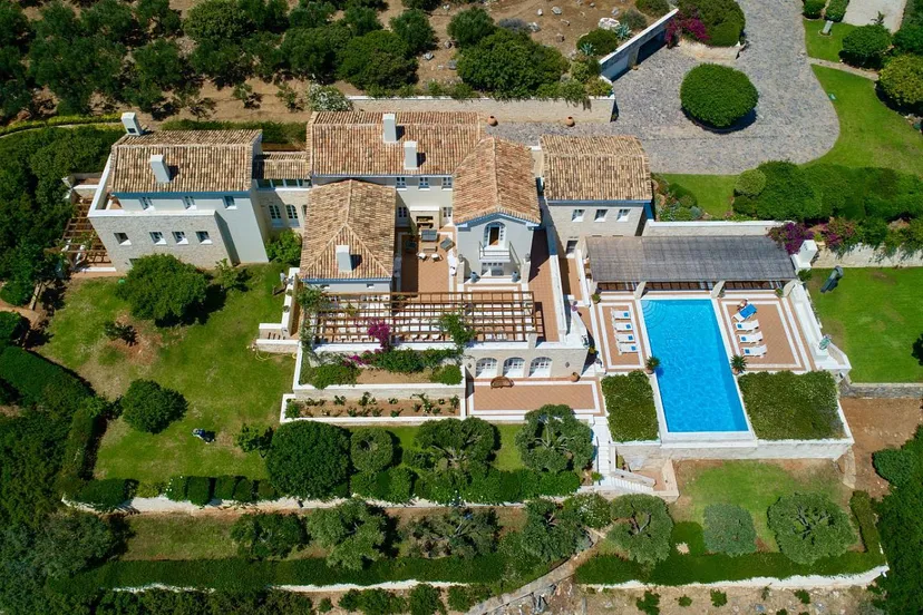 8 Bedroom Villa in Kalidon