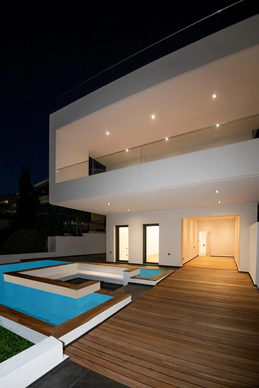 6 Bedroom House in Ano Voula