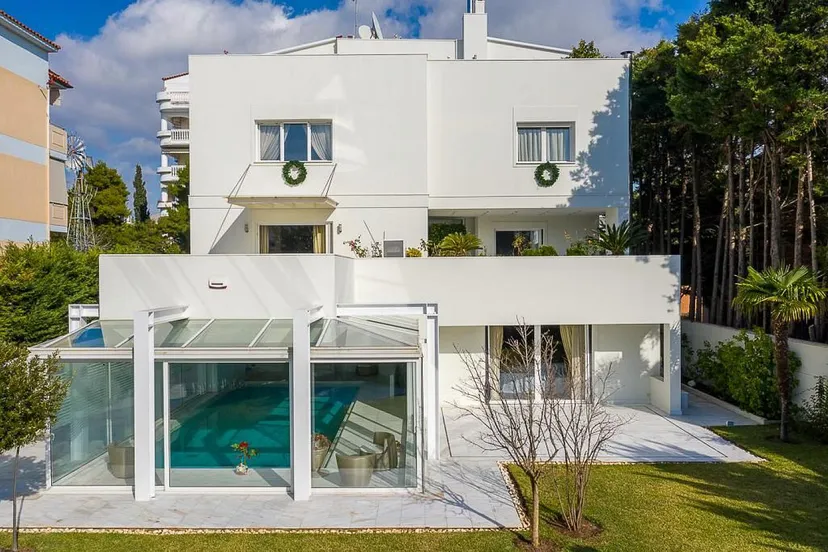 6 Bedroom Villa in Kato Voula