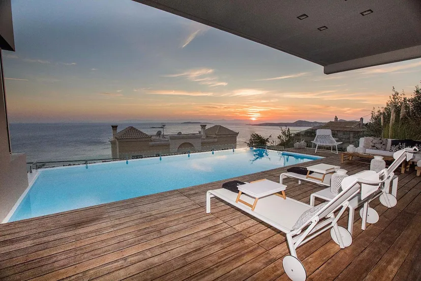 6 Bedroom Villa in Lagonisi