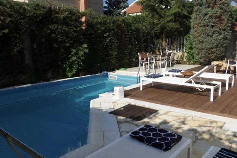 4 Bedroom Maisonette in Varkiza