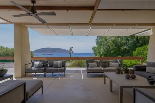 7 Bedrooms Villa in ANAVISSOS