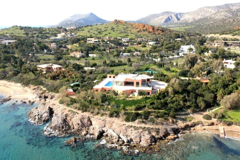 5 Bedroom Villa in Legrena
