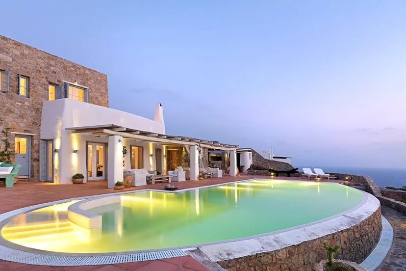 6 Bedroom Villa in Agios Lazaros