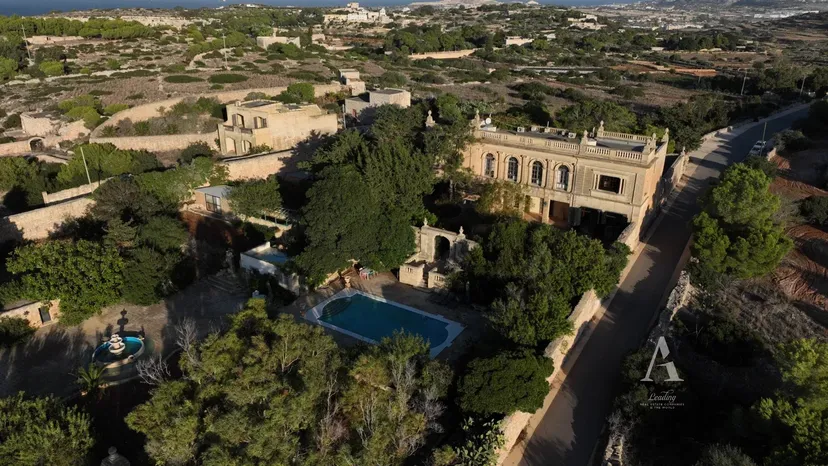 8 Bedroom Country House in Saint Paul's Bay