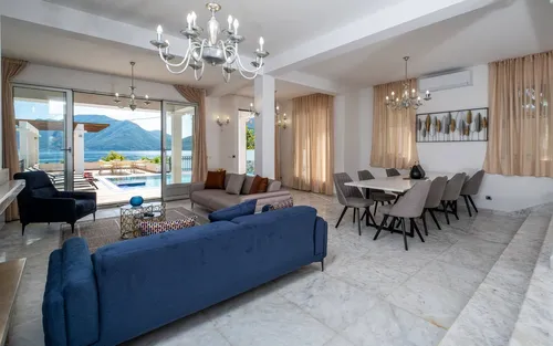 5 Bedrooms Property in Kotor