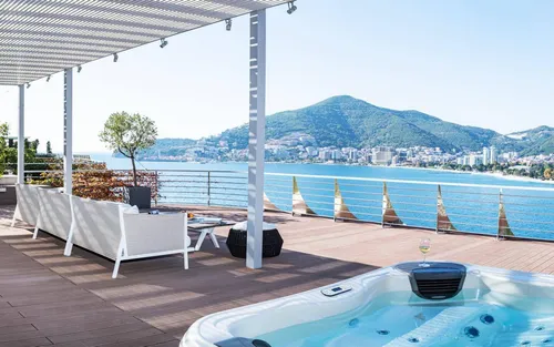 3 Bedrooms Penthouse in Dukley Gardens