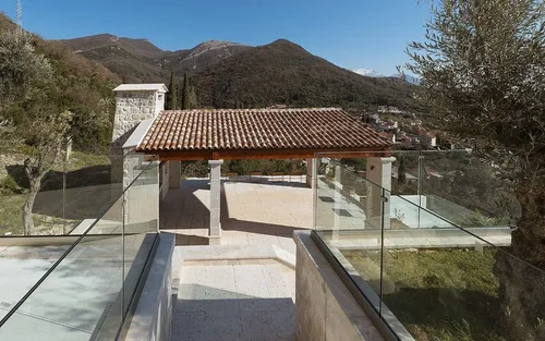5 Bedrooms Villa in Donja Lastva