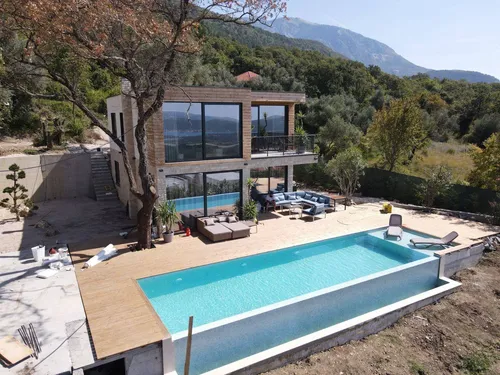 4 Bedrooms Villas in Kavac