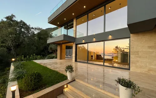 4 Bedrooms Villa in Kavac