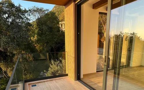 4 Bedrooms Villa in Kavac