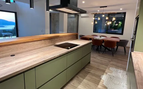 4 Bedrooms Villa in Kavac